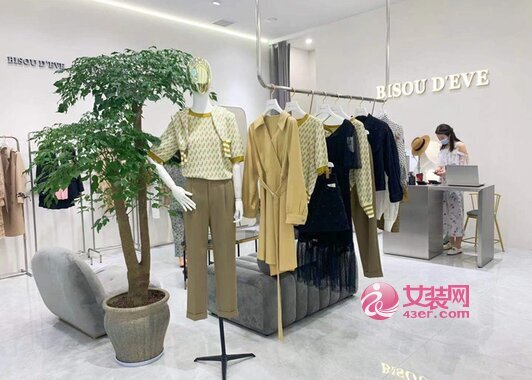 秋装上新销售技巧 服装店的四类款式该怎么卖(图1)