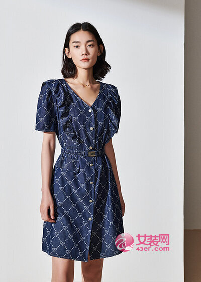初秋穿什么衣服合适？你即永恒秋季裙装搭配又美又撩人(图1)
