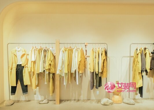 夏秋换季服装店铺经营有什么技巧？(图1)